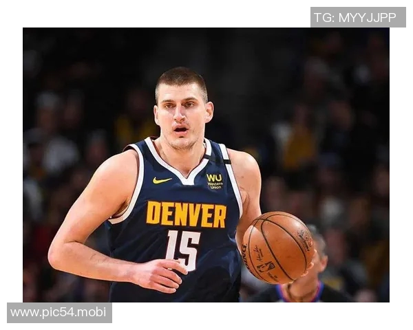 约基奇得到20分10板12助7失误，距生涯首次四双差3次失误